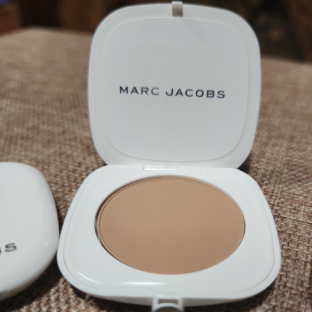 Marc Jacobs Tan Compact Case